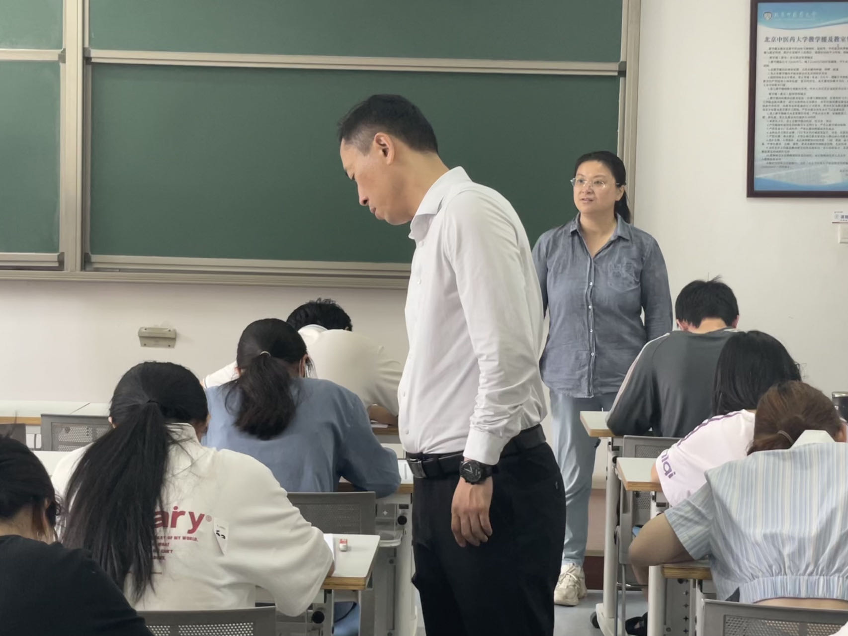 1687826522745079733.jpg beat365亚洲版官方网站开展2023年春季学期期末考试巡查工作1.jpg